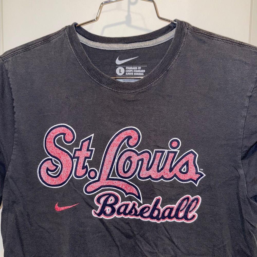 Nike Mens St Louis Cardinals Baseball Distressed Graphic T-Shirt Gray L MLB Tee